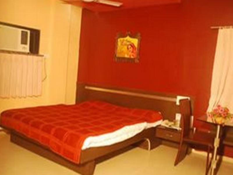Oyo 11548 Hotel Mrunal Palace Aurangābād Extérieur photo
